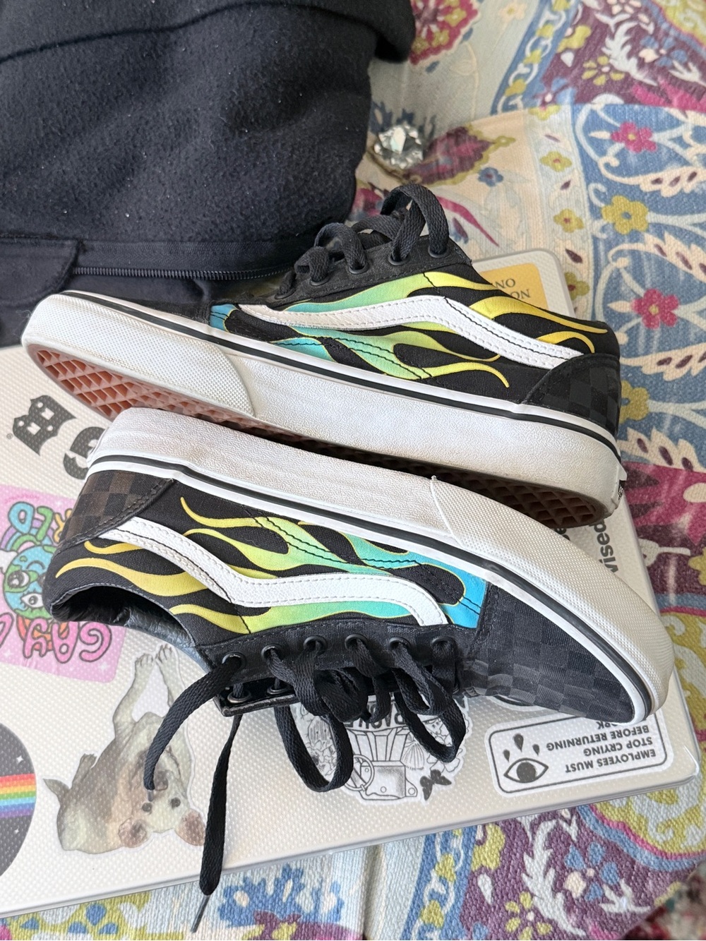 Youth Vans Glow in the Dark Flames Old School 4.5 Junior